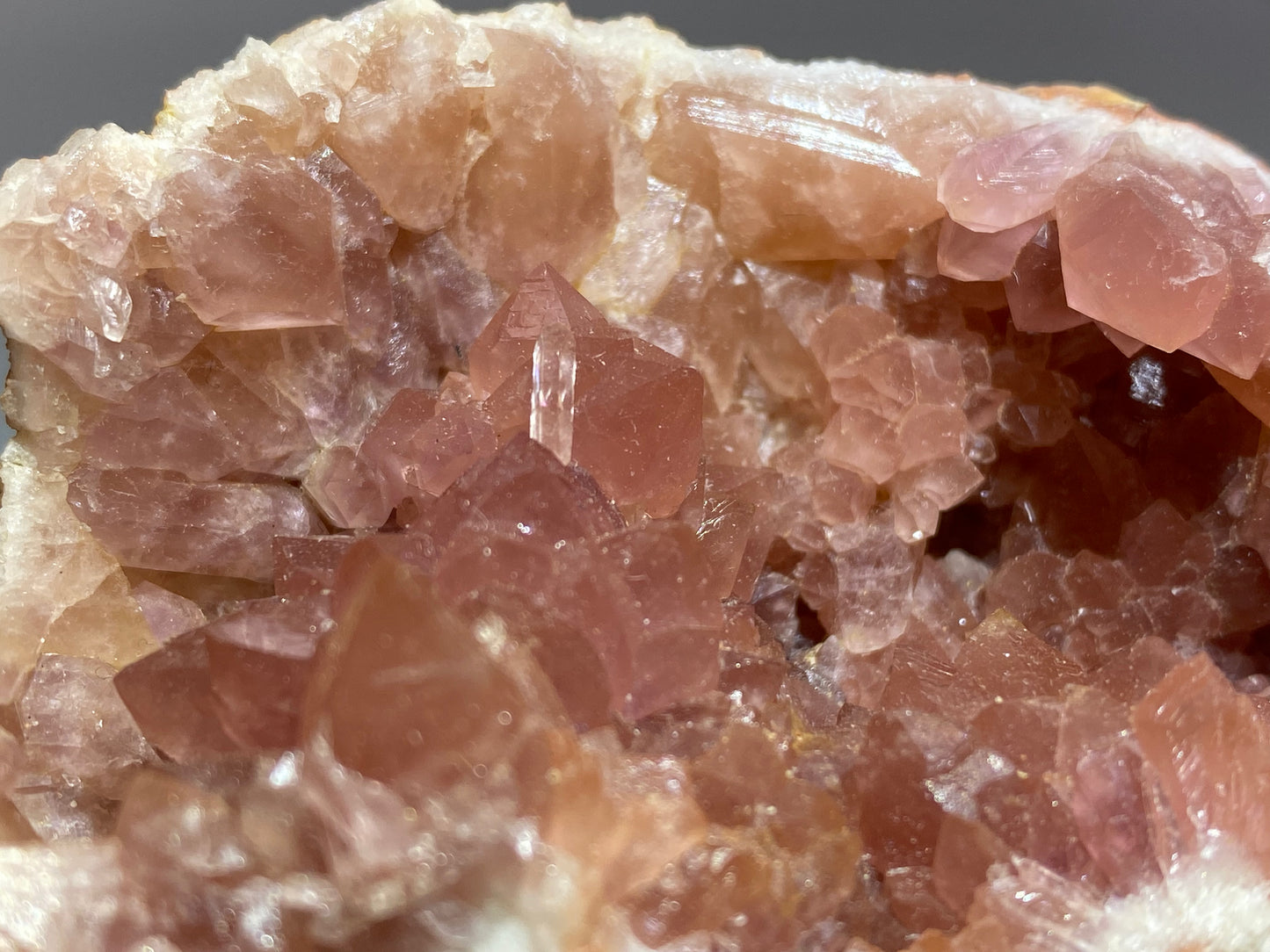 Geode di Quarzo Rosa Cristallizzato